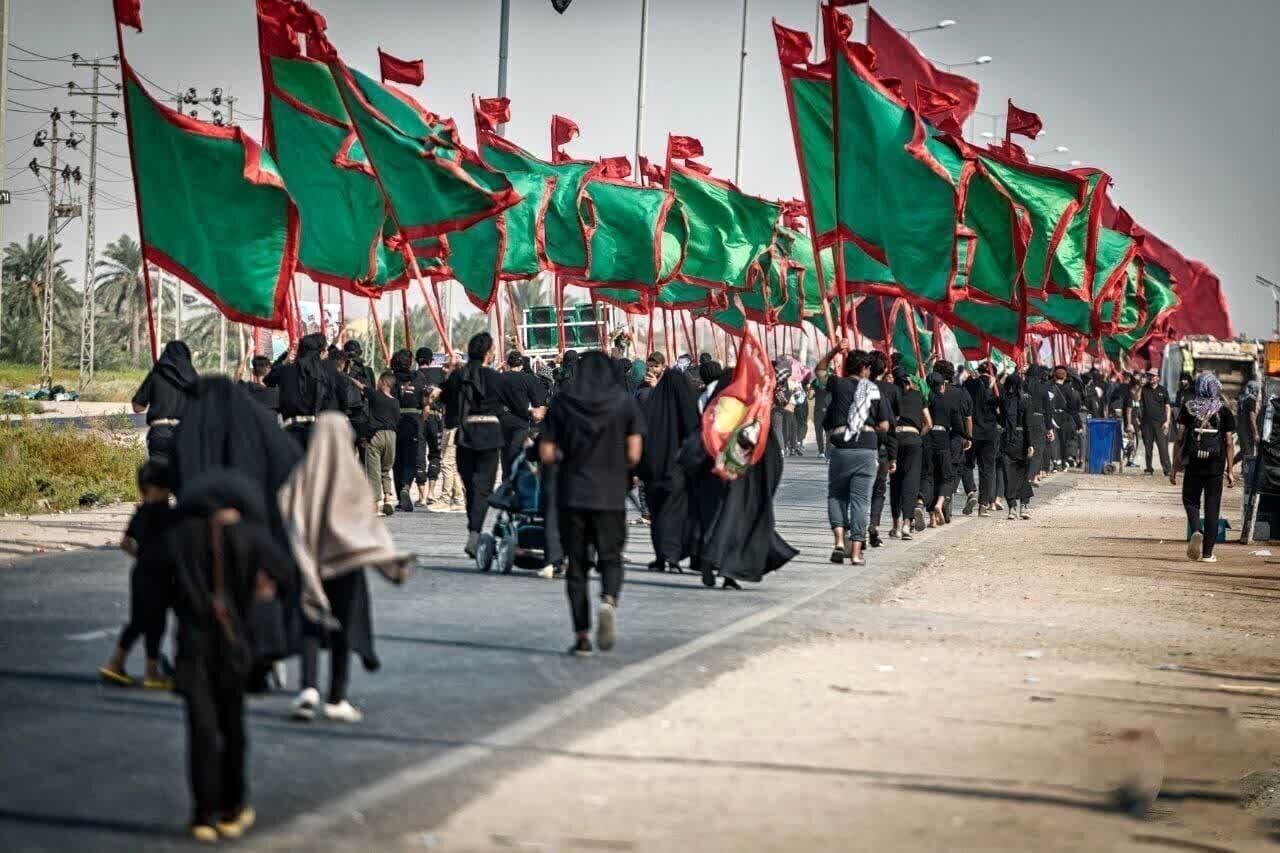 ببینید | عبور از ۳ میلیون زائر کربلا از مرز در گرمای ۴۸ درجه
