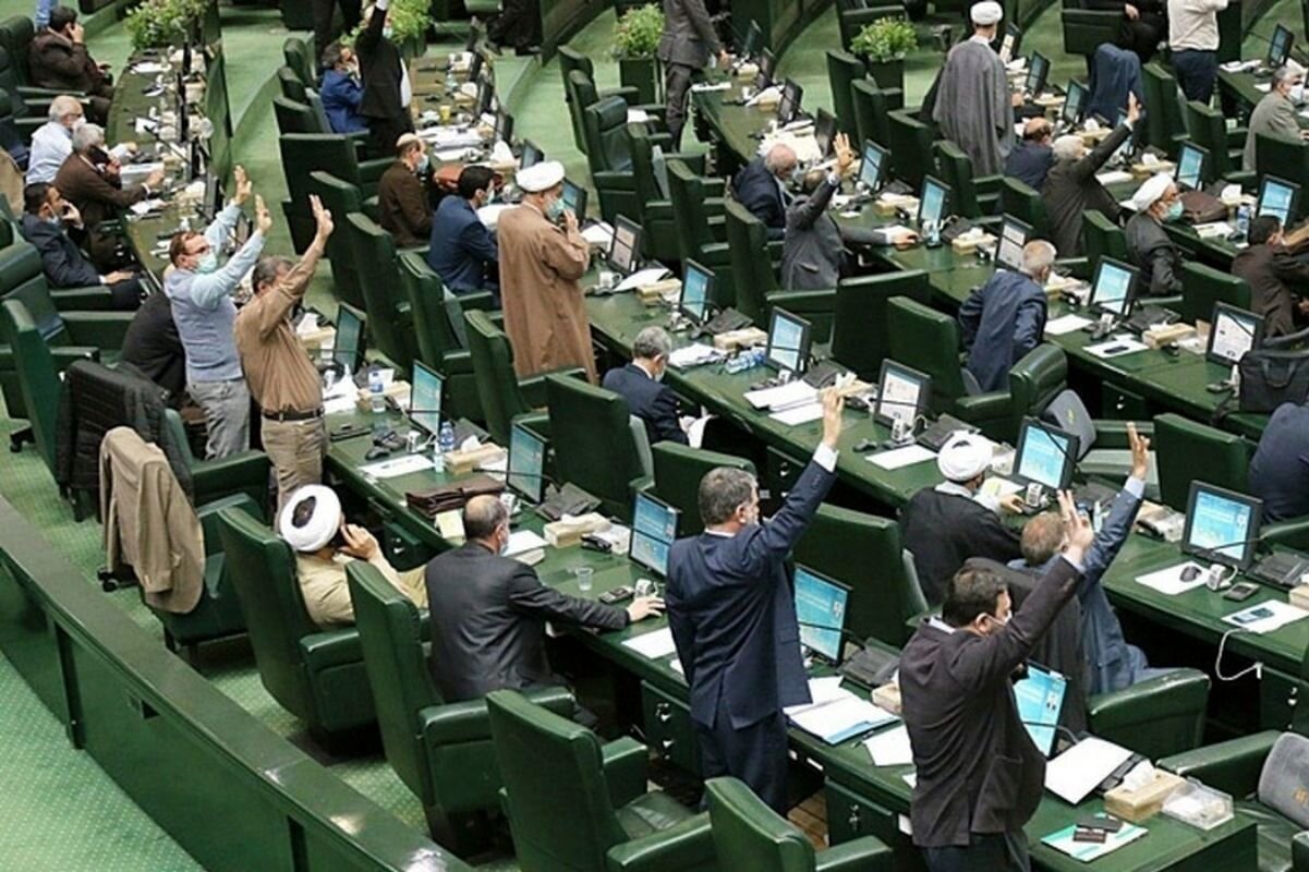 جنگ فراگیر میان ایران و آمریکا رخ می دهد؟/ پاسخ یک نماینده مجلس به انتقادات از طرح مدیریت تنگه هرمز جنگ فراگیر میان ایران و آمریکا رخ می دهد؟/ پاسخ یک نماینده مجلس به انتقادات از طرح مدیریت تنگه هرمز